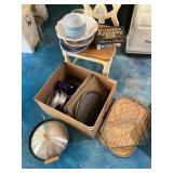 Baking pans, wok, glass dishes, bowls all