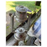 Railroad style lantern