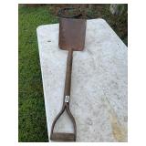 Small square shovel