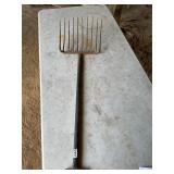 10 tine hay fork working tool