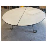 Round rolling table