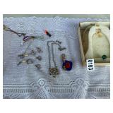 Assorted vintage jewelry
