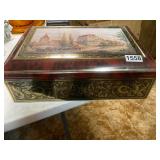 Pretty metal box stagecoach design