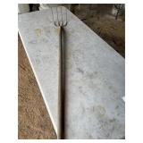 4 tine pitchfork working tool