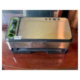 Food saver vacuum sealer