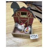 Chicken salt / pepper shaker set