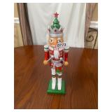 Nutcracker ï¿½ red silver green