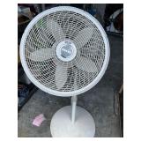 Lasko white pedestal fan