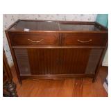 Vintage Magnavox stereo - turntable