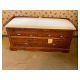 Beautiful Murphy cedar chest / bench