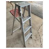 4 ft aluminum ladder