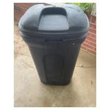 Plastic trash can with lid