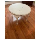 White round of wooden table