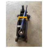 Portable hydraulic jack