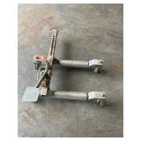 Rolling wheel lift dolly