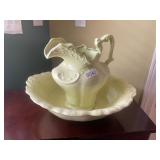 C ï¿½ 91 yellow/green picture and basin
