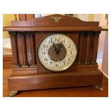 Wooden eagle embossed battery mantle clock