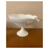 White grape pattern, pedestal bowl
