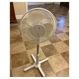 Holmes oscillating floor fan