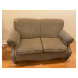 Bassett loveseat ï¿½ 5 foot