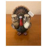 Turkey salt and pepper shaker holder