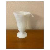 White flower pattern, milk, glass vase