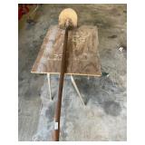 Round shovel working tool