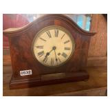 Wooden mantle clock ï¿½ France