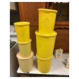 6 vintage Tupperware containers