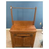 Vintage wooden dresser ï¿½ no mirror