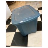 Sterelite 18-gallon tote with lid