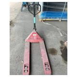 Manual pallet jack