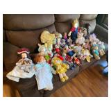 Tons of dolls lot