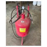 Central pneumatic 40 pound sandblaster