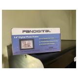 5.6ï¿½ digital photo frame