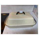 Large roasting pan with lid