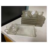 6 snack trays and cups