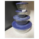 4 Pyrex bowls with lids