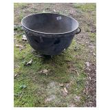 No 2 Footed cast iron cauldron pot