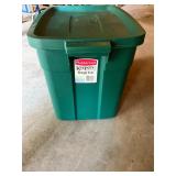 Rubbermaid 18 gallon storage tote