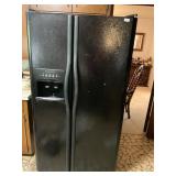 Black Frigidaire side by side - cold