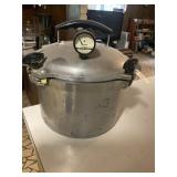 No  907- Pressure cooker- 7 Quarts