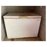 Estate chest freeze - cool not cold
