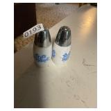 Vintage Blue and White Salt/Pepper shaker
