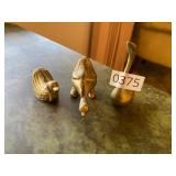 Three vintage solid brass geese