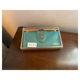 Vintage ladyï¿½s amity teal leather wallet/clutch
