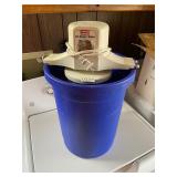 Ice cream maker