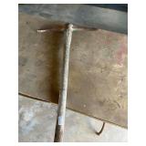 Pick axe working tool