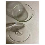 Round Pyrex dish with lid