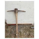 Pick axe working tool